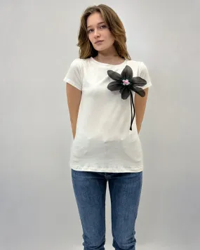 Cotton T-shirt with flower brooch