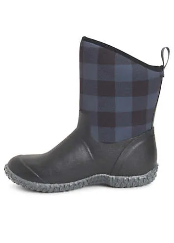 plaid black muckster mid boots