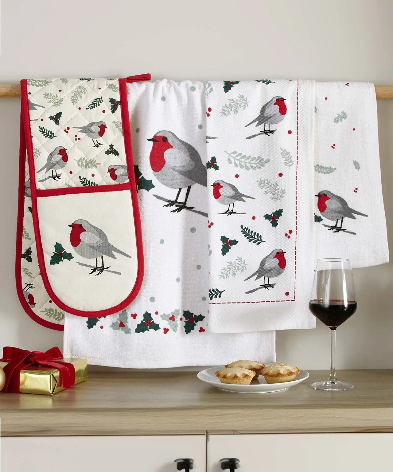 Robin-themed kitchen set