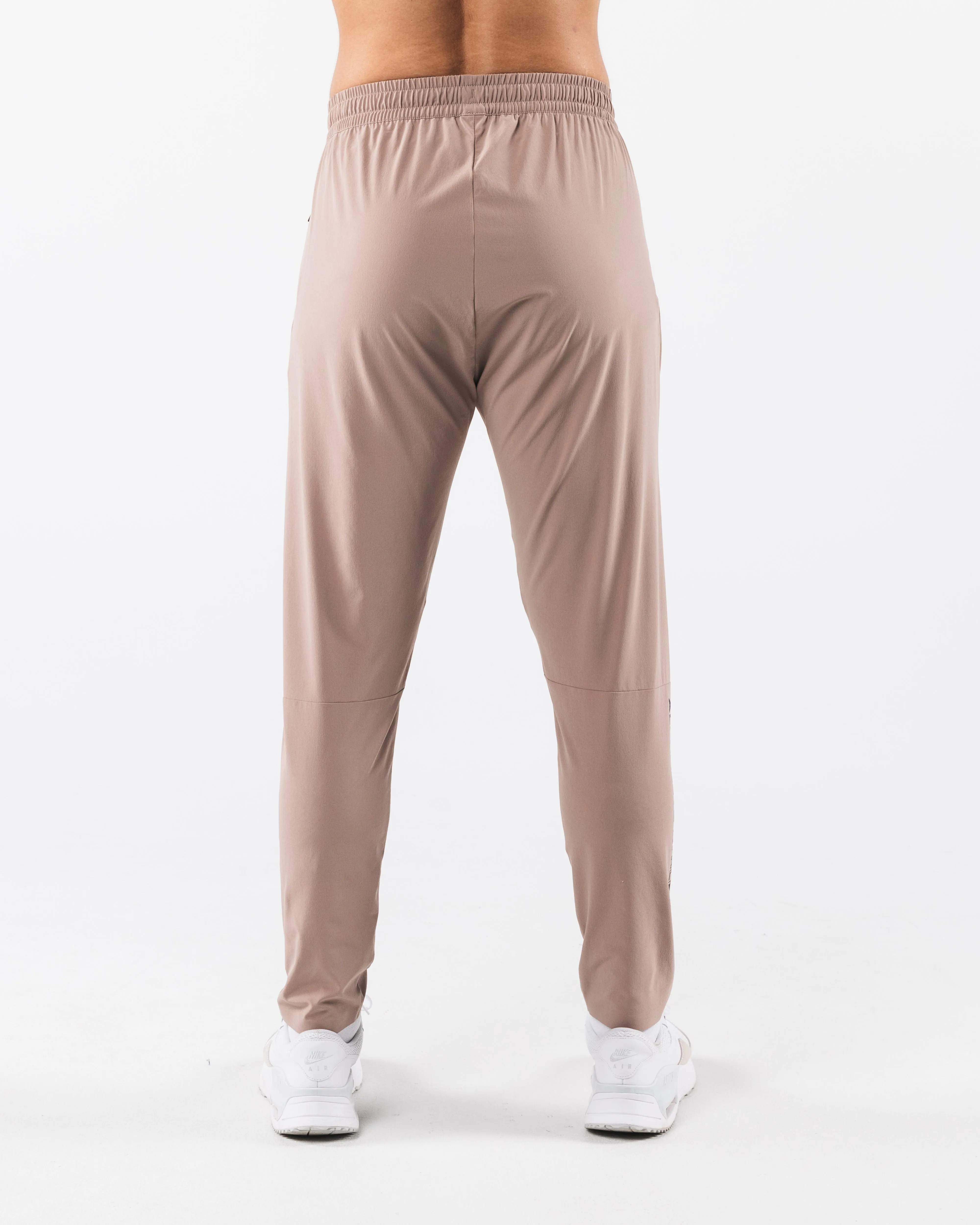 Training Pant in Sand