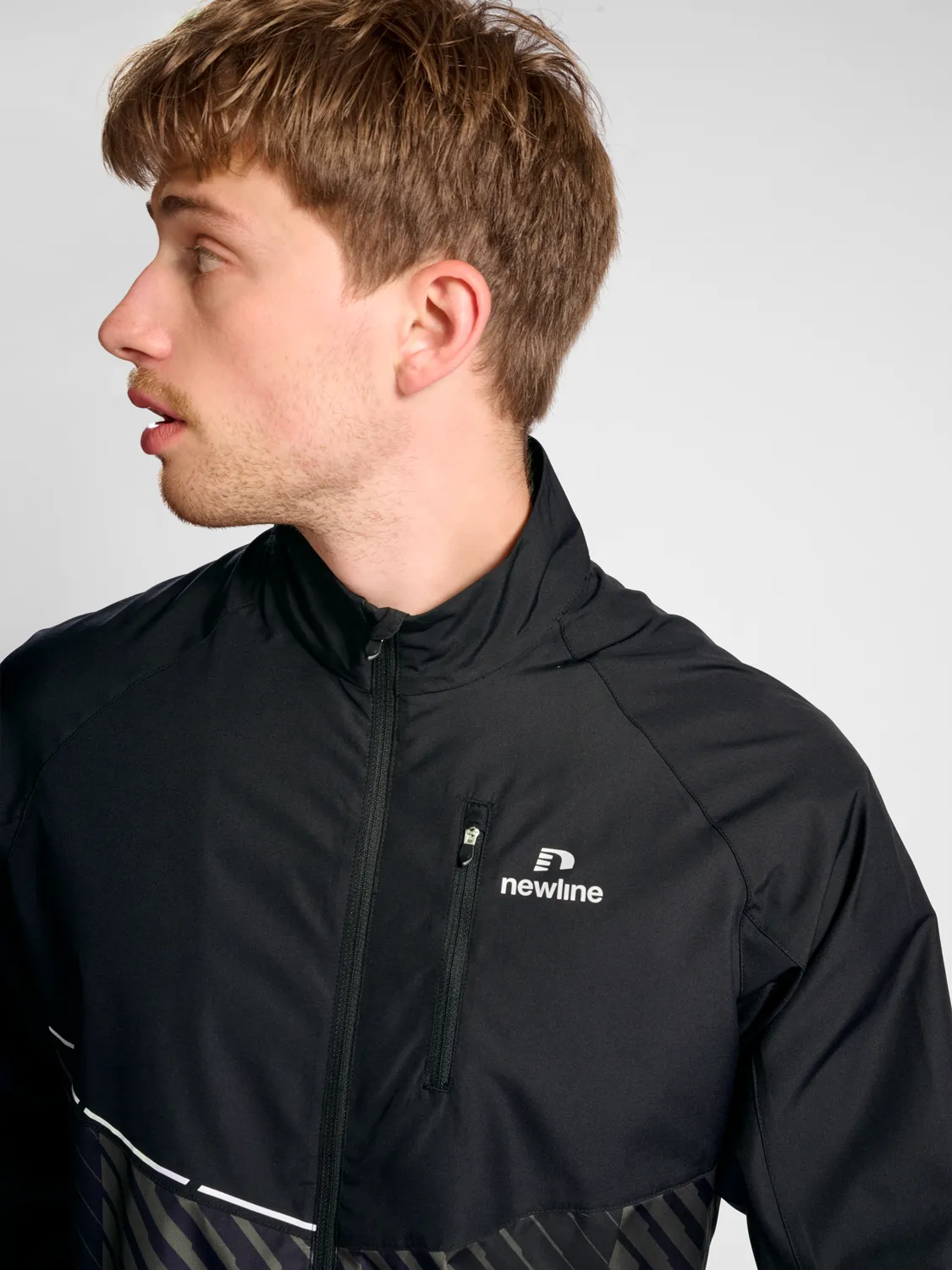 Windproof and water repellent zip jacket