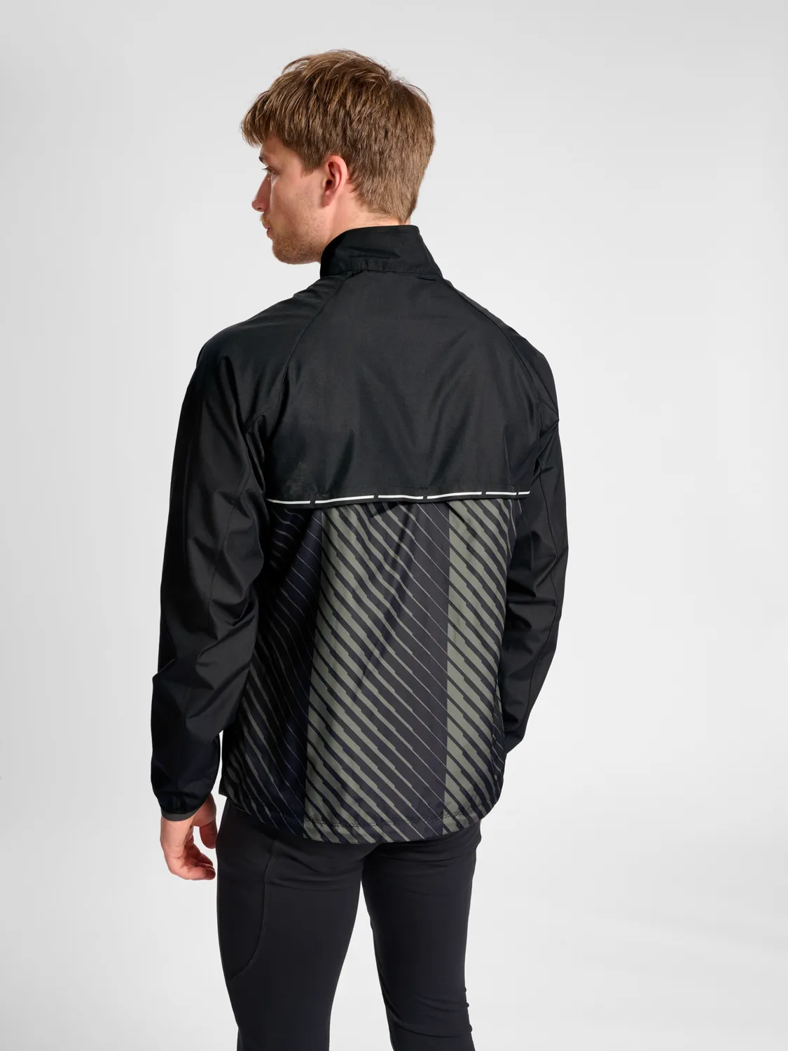 Windproof and water repellent zip jacket